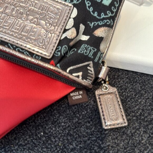 Coach “Limited Edition” Metallic Graffiti Hearts Wristlet w/Hang Tag (EUC) - Picture 14 of 16